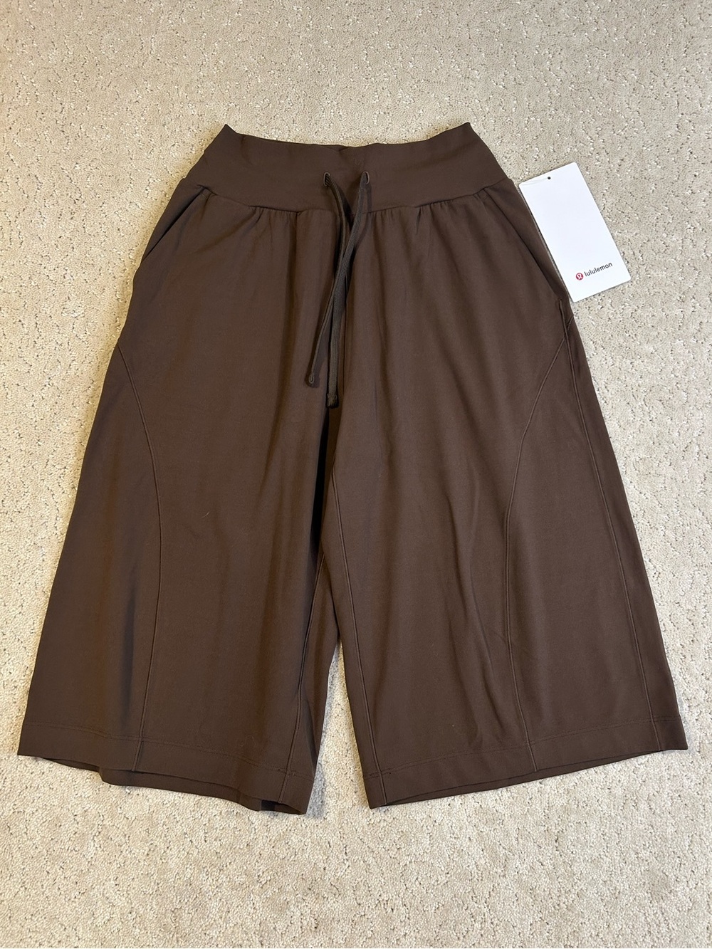 NWT Lululemon Women’s Groove Mid-Rise Relaxed Bermuda Short Sz 2 Walnut Crunch